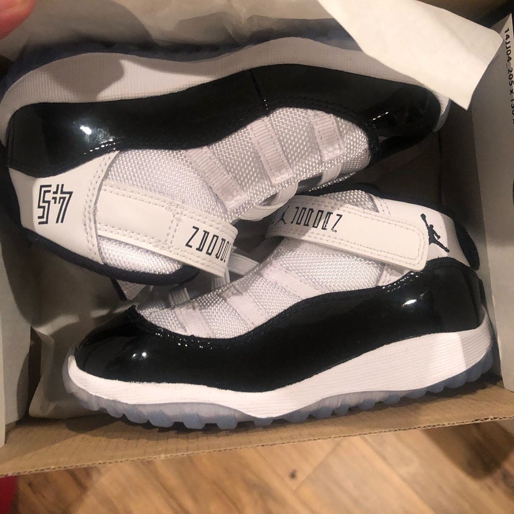 Jordan 11 retro ( toddler )